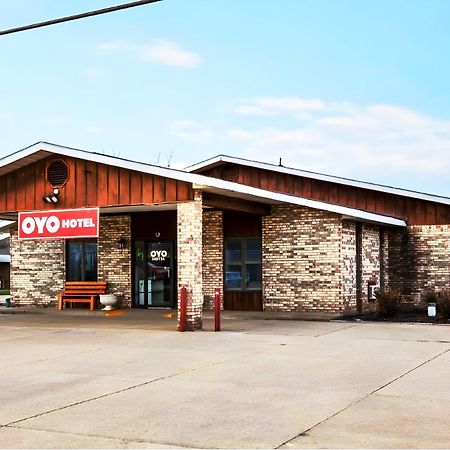 Oyo Hotel Chesaning Route 52 & Hwy 57 Bagian luar foto