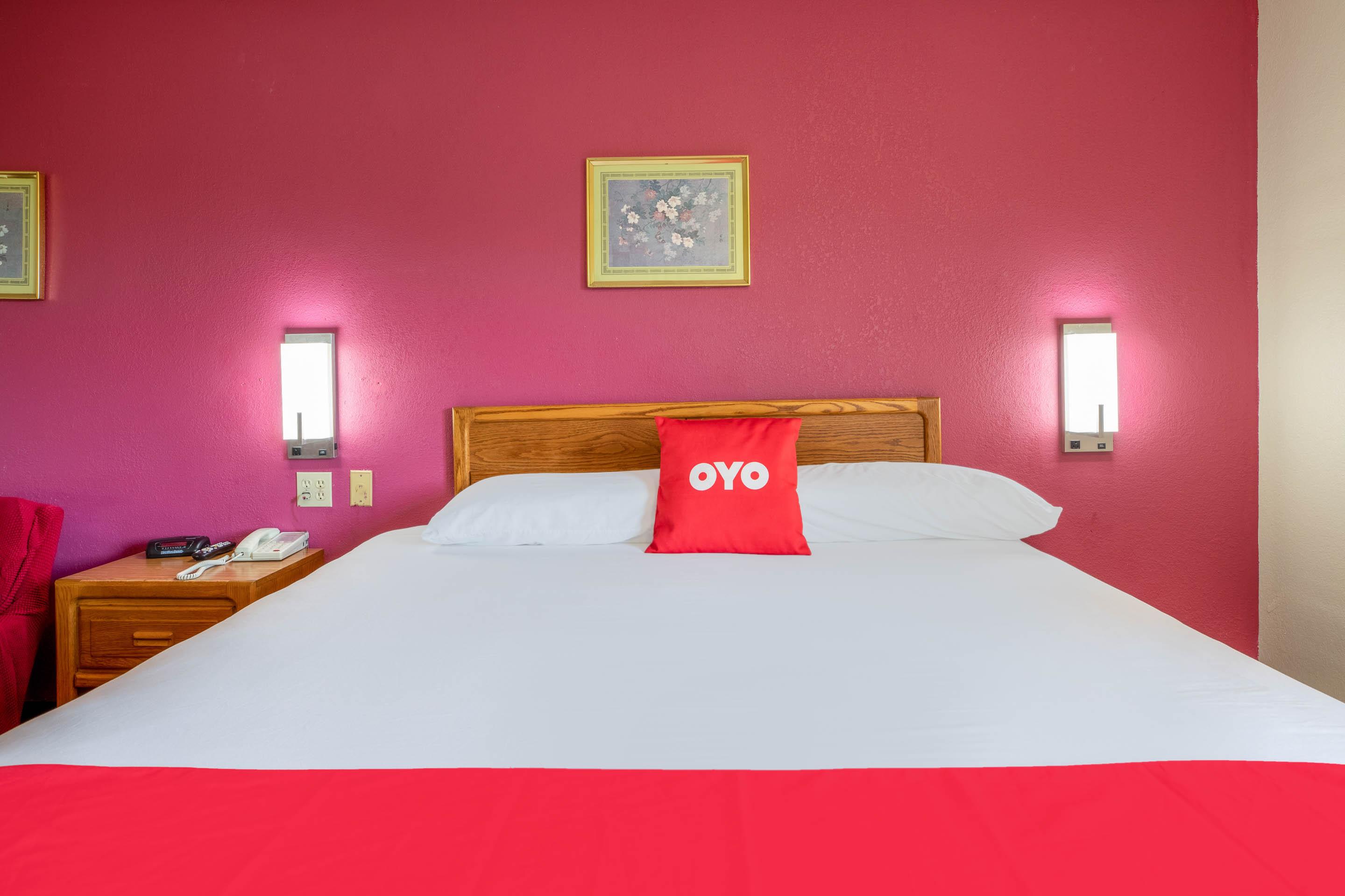 Oyo Hotel Chesaning Route 52 & Hwy 57 Bagian luar foto