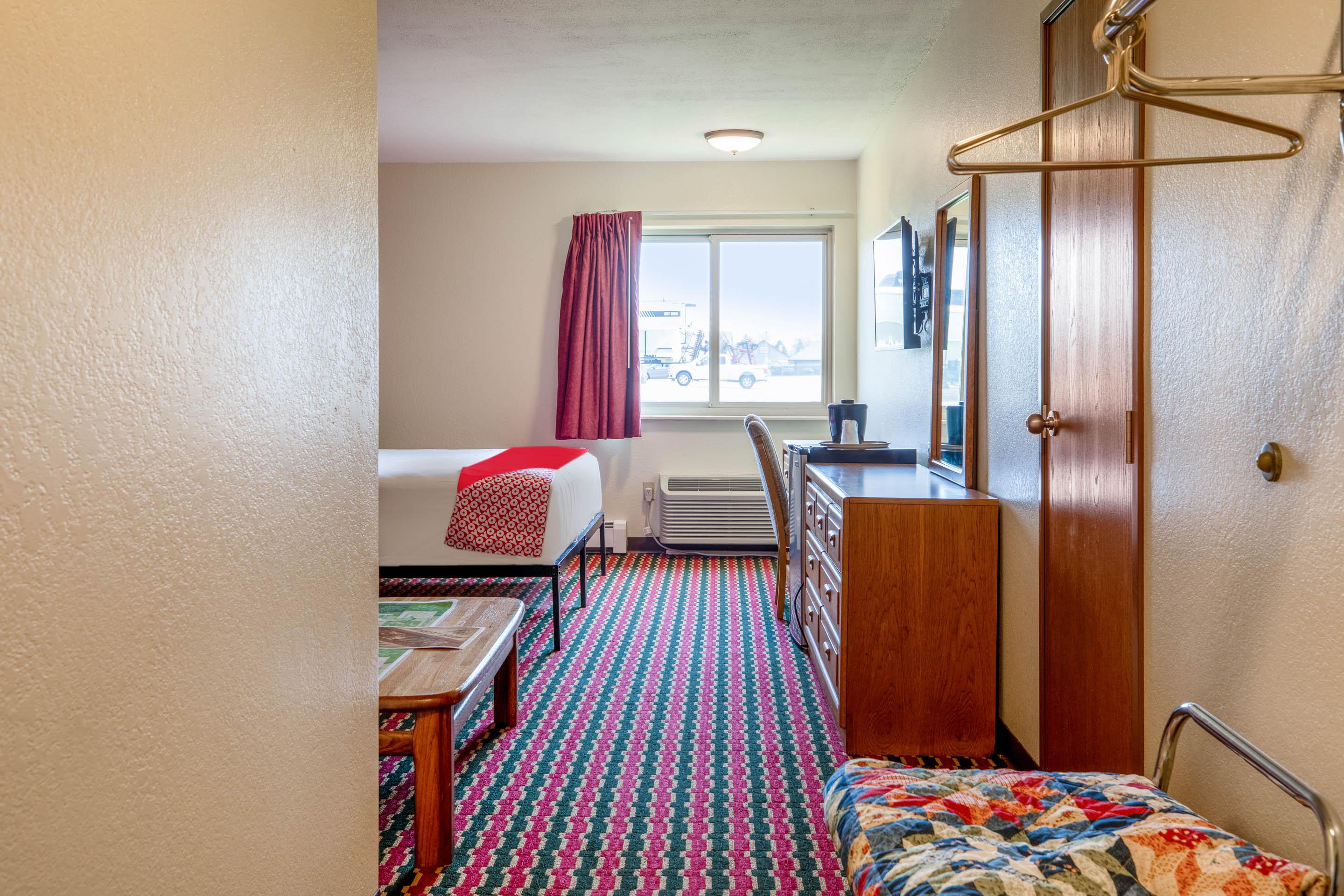 Oyo Hotel Chesaning Route 52 & Hwy 57 Bagian luar foto