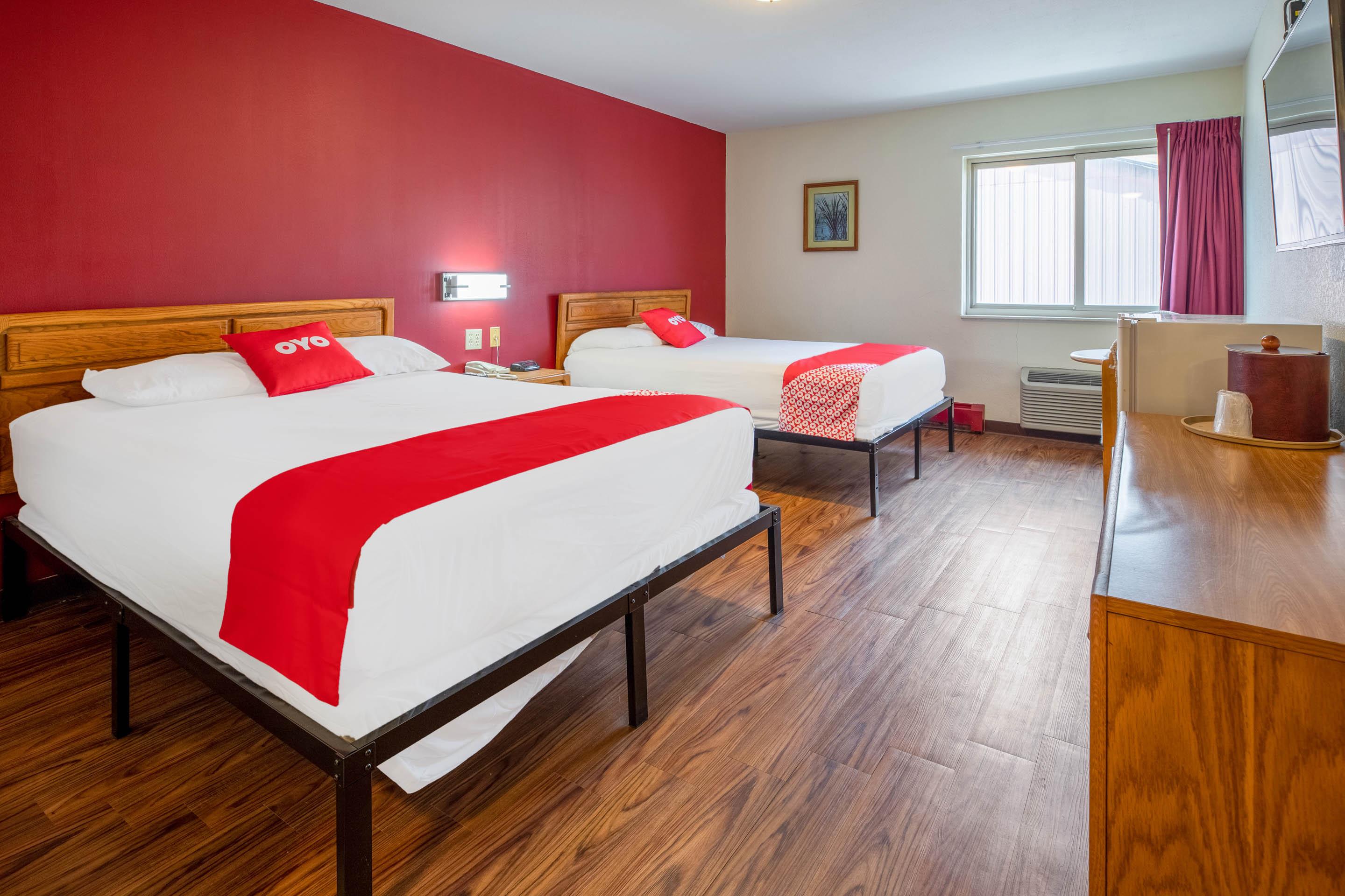 Oyo Hotel Chesaning Route 52 & Hwy 57 Bagian luar foto
