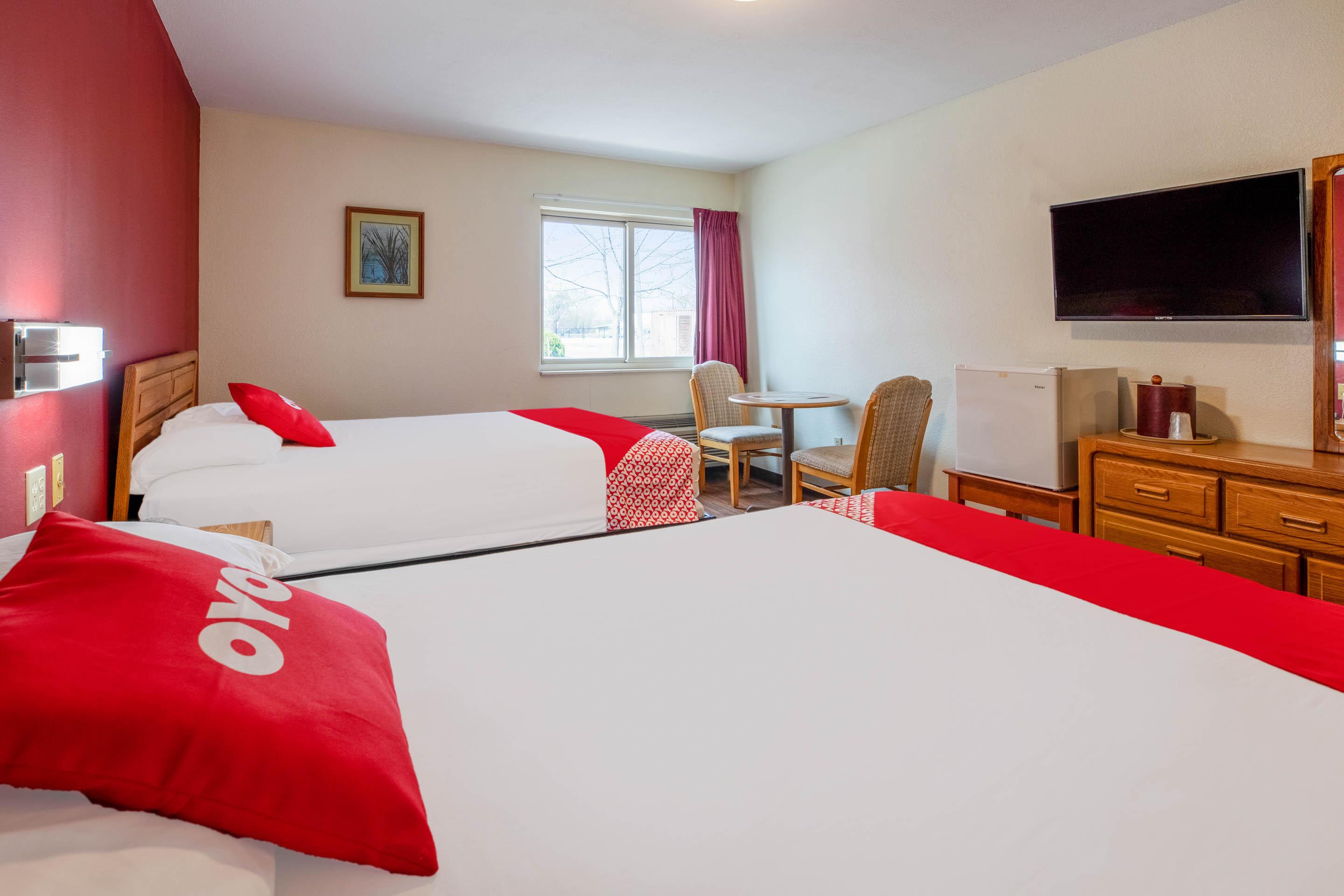 Oyo Hotel Chesaning Route 52 & Hwy 57 Bagian luar foto