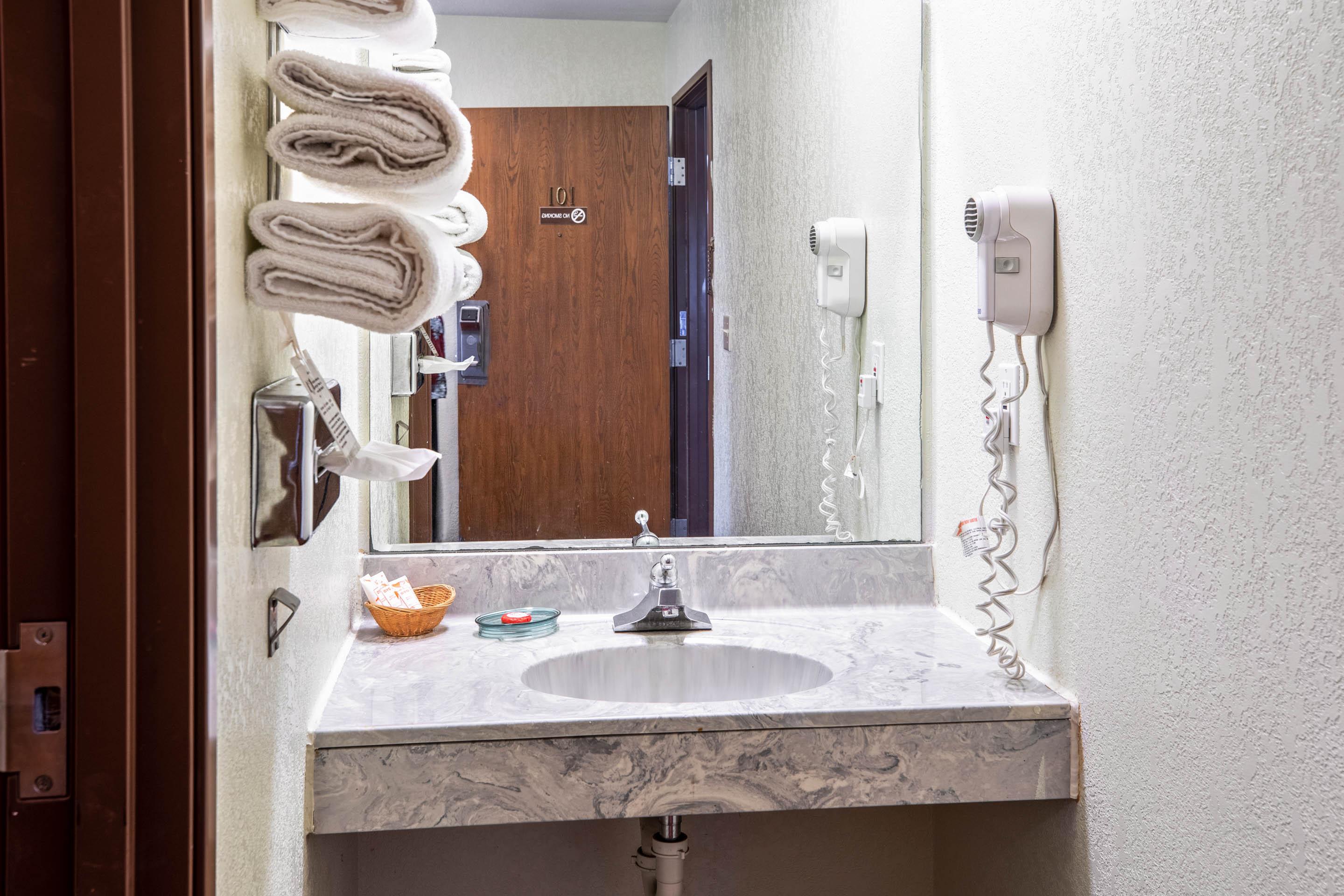 Oyo Hotel Chesaning Route 52 & Hwy 57 Bagian luar foto