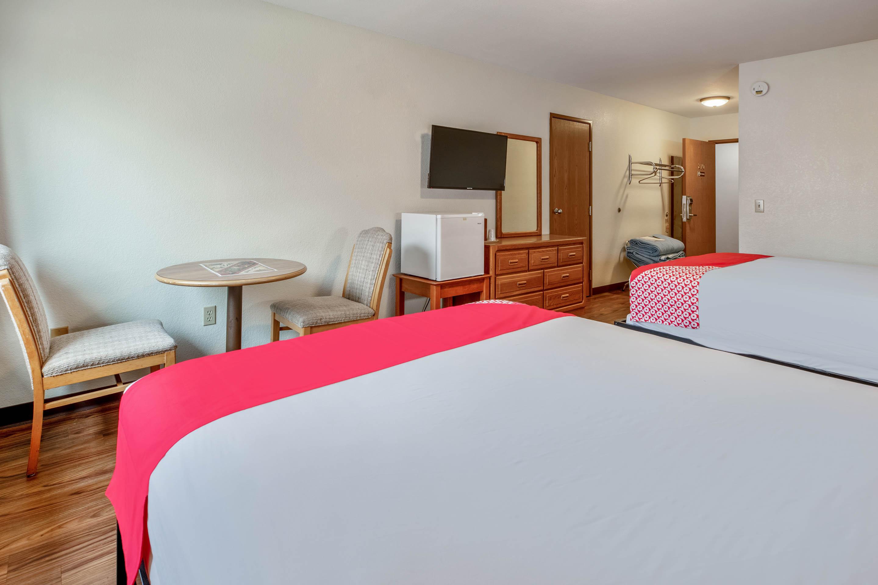 Oyo Hotel Chesaning Route 52 & Hwy 57 Bagian luar foto