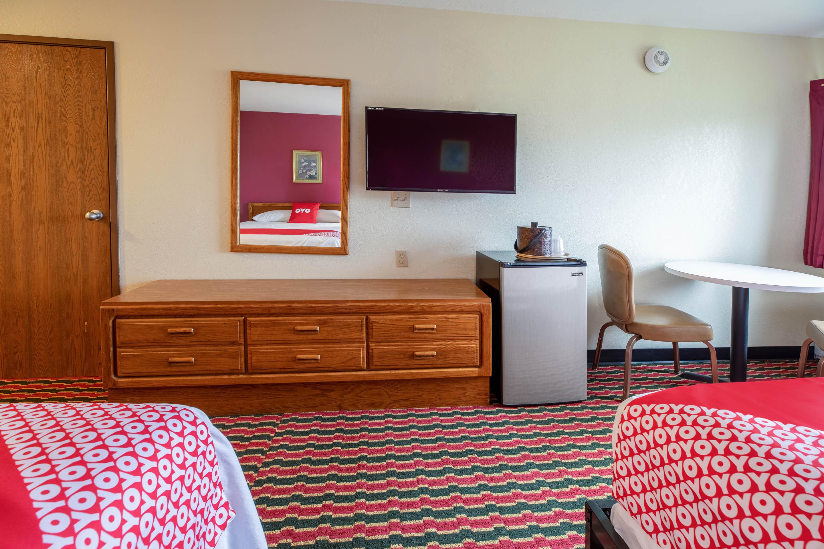 Oyo Hotel Chesaning Route 52 & Hwy 57 Bagian luar foto