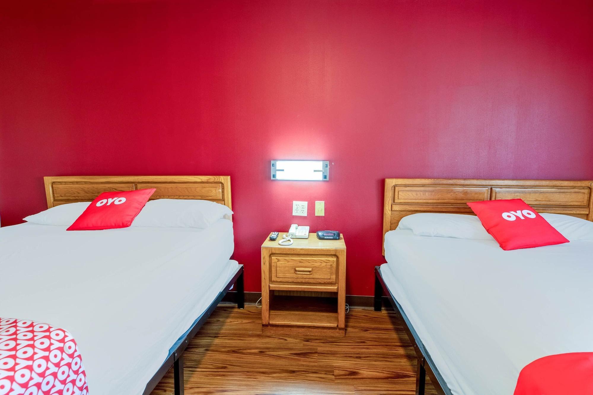 Oyo Hotel Chesaning Route 52 & Hwy 57 Bagian luar foto
