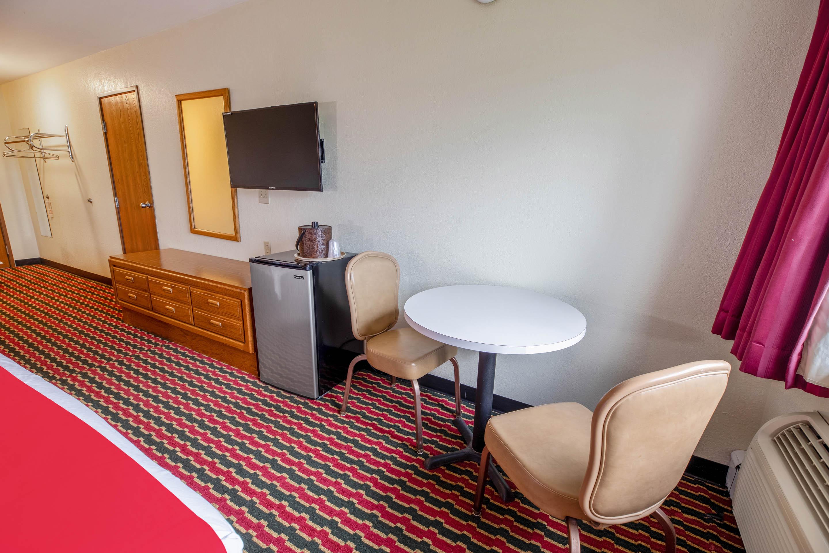 Oyo Hotel Chesaning Route 52 & Hwy 57 Bagian luar foto