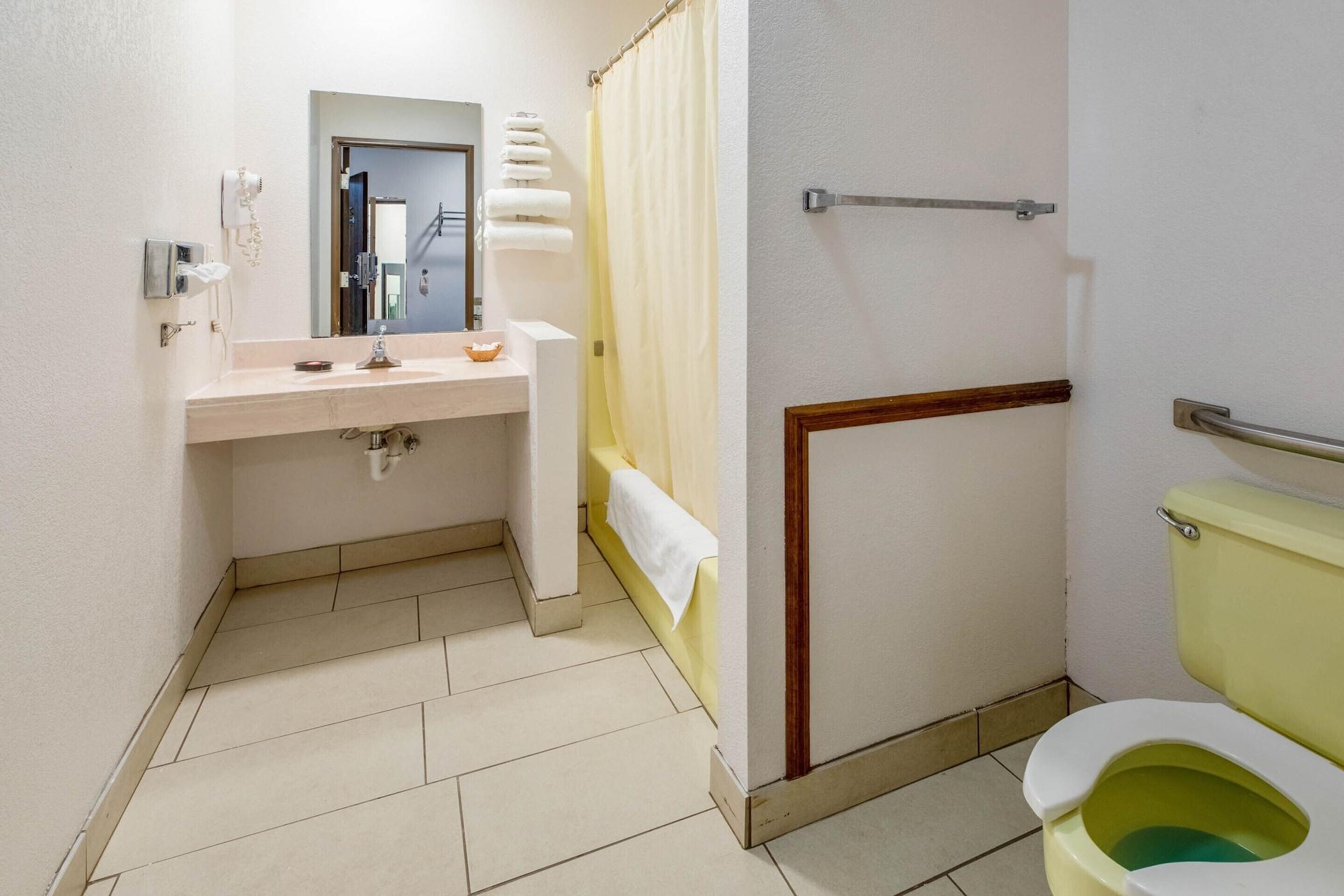 Oyo Hotel Chesaning Route 52 & Hwy 57 Bagian luar foto