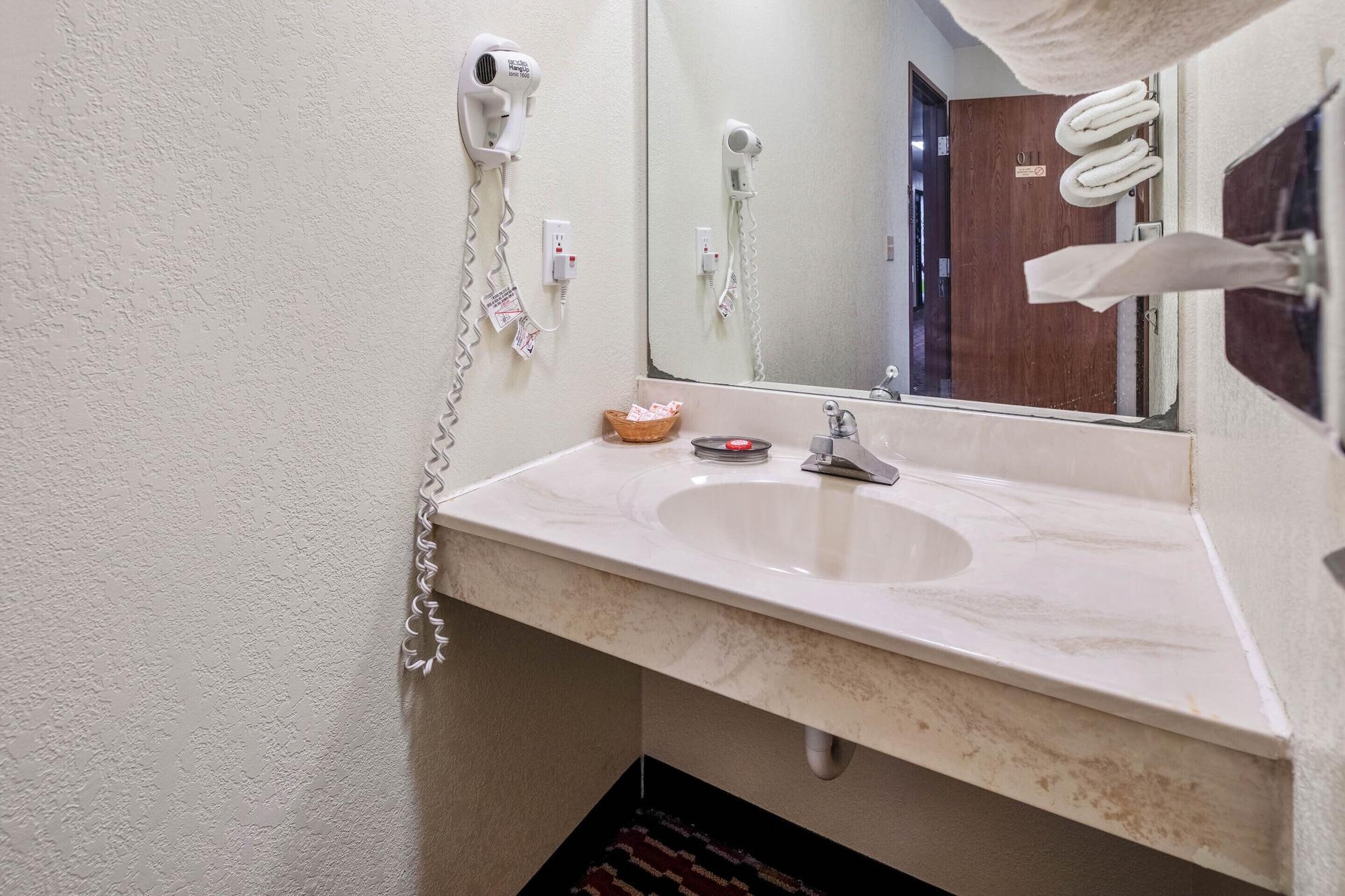 Oyo Hotel Chesaning Route 52 & Hwy 57 Bagian luar foto