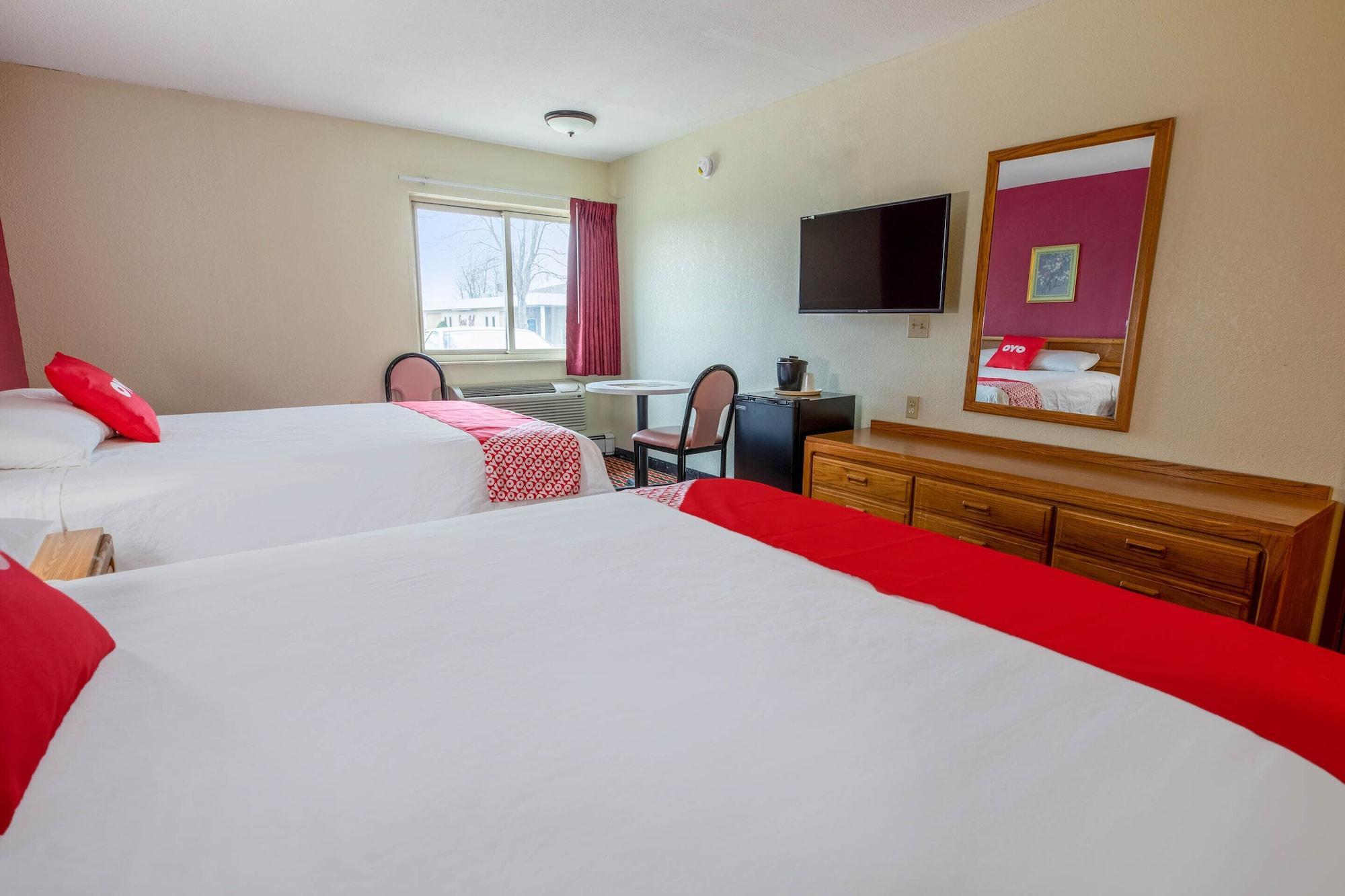Oyo Hotel Chesaning Route 52 & Hwy 57 Bagian luar foto