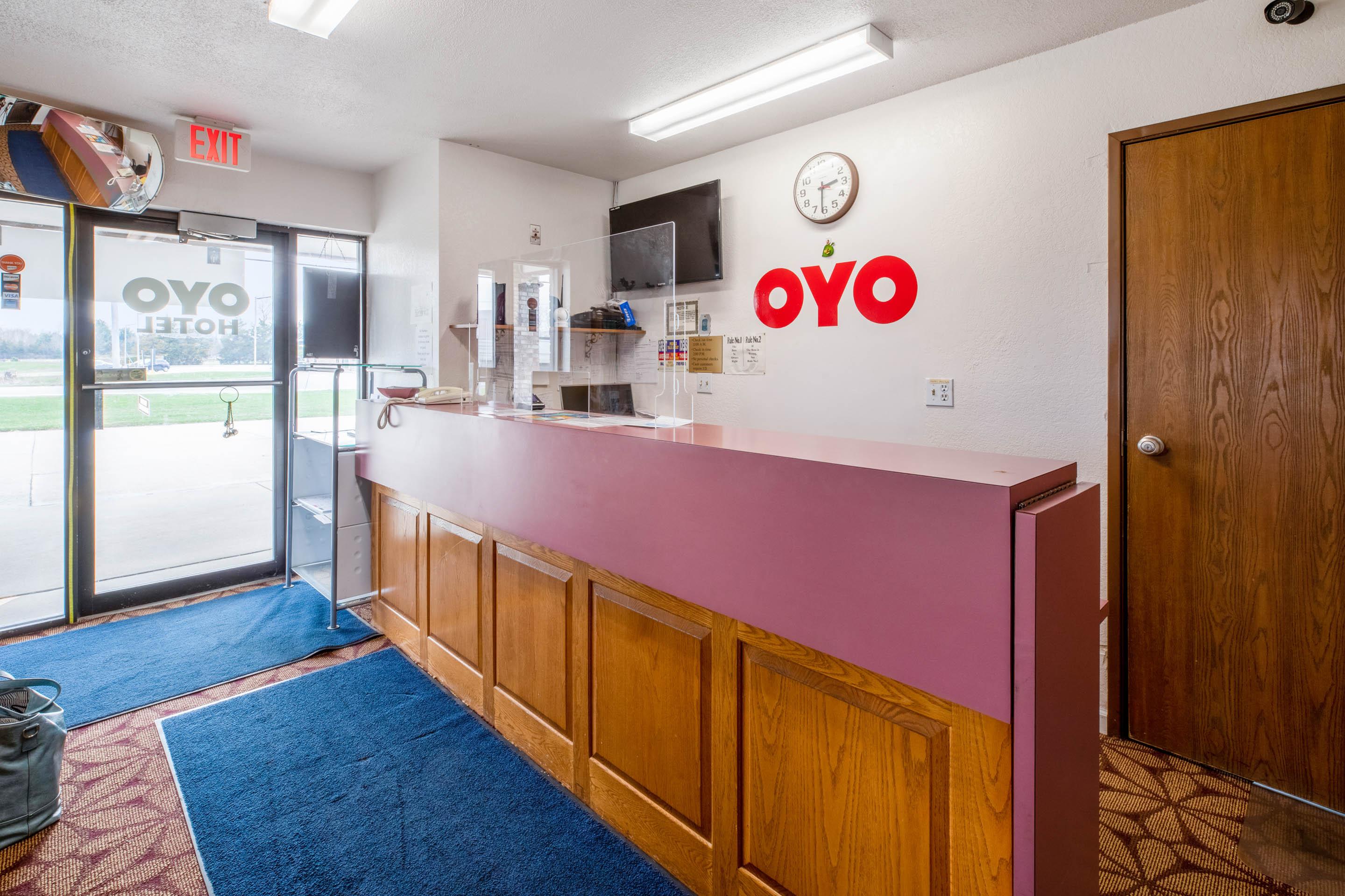 Oyo Hotel Chesaning Route 52 & Hwy 57 Bagian luar foto