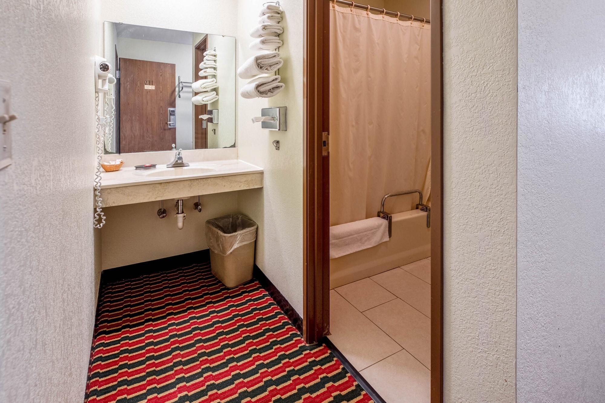 Oyo Hotel Chesaning Route 52 & Hwy 57 Bagian luar foto