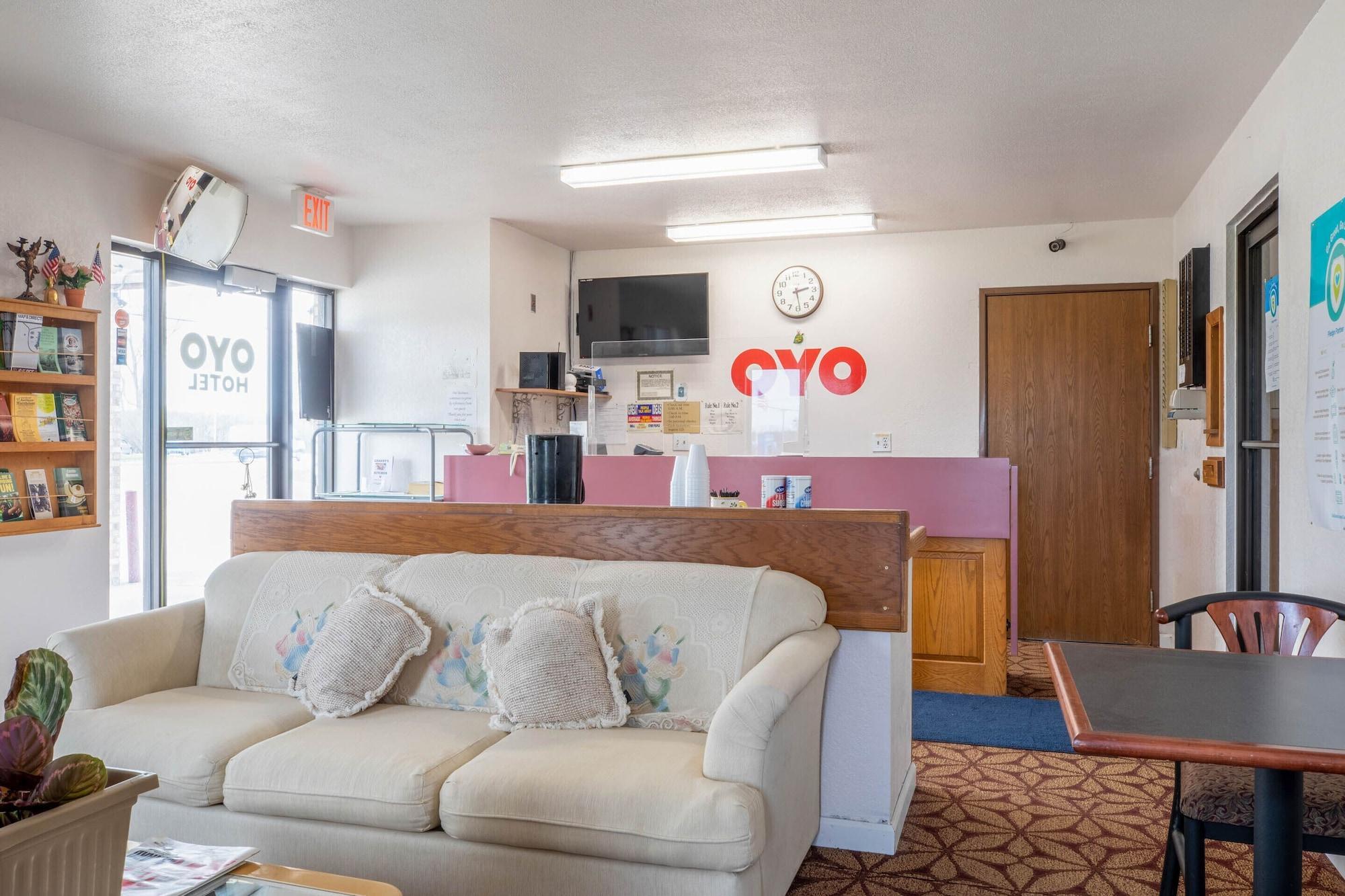 Oyo Hotel Chesaning Route 52 & Hwy 57 Bagian luar foto
