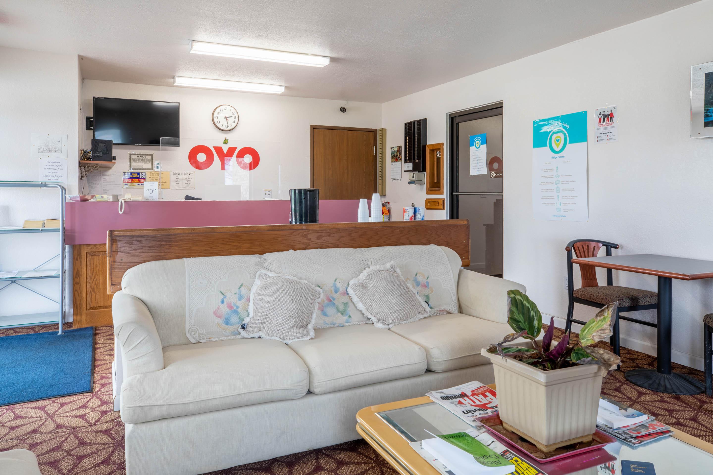 Oyo Hotel Chesaning Route 52 & Hwy 57 Bagian luar foto