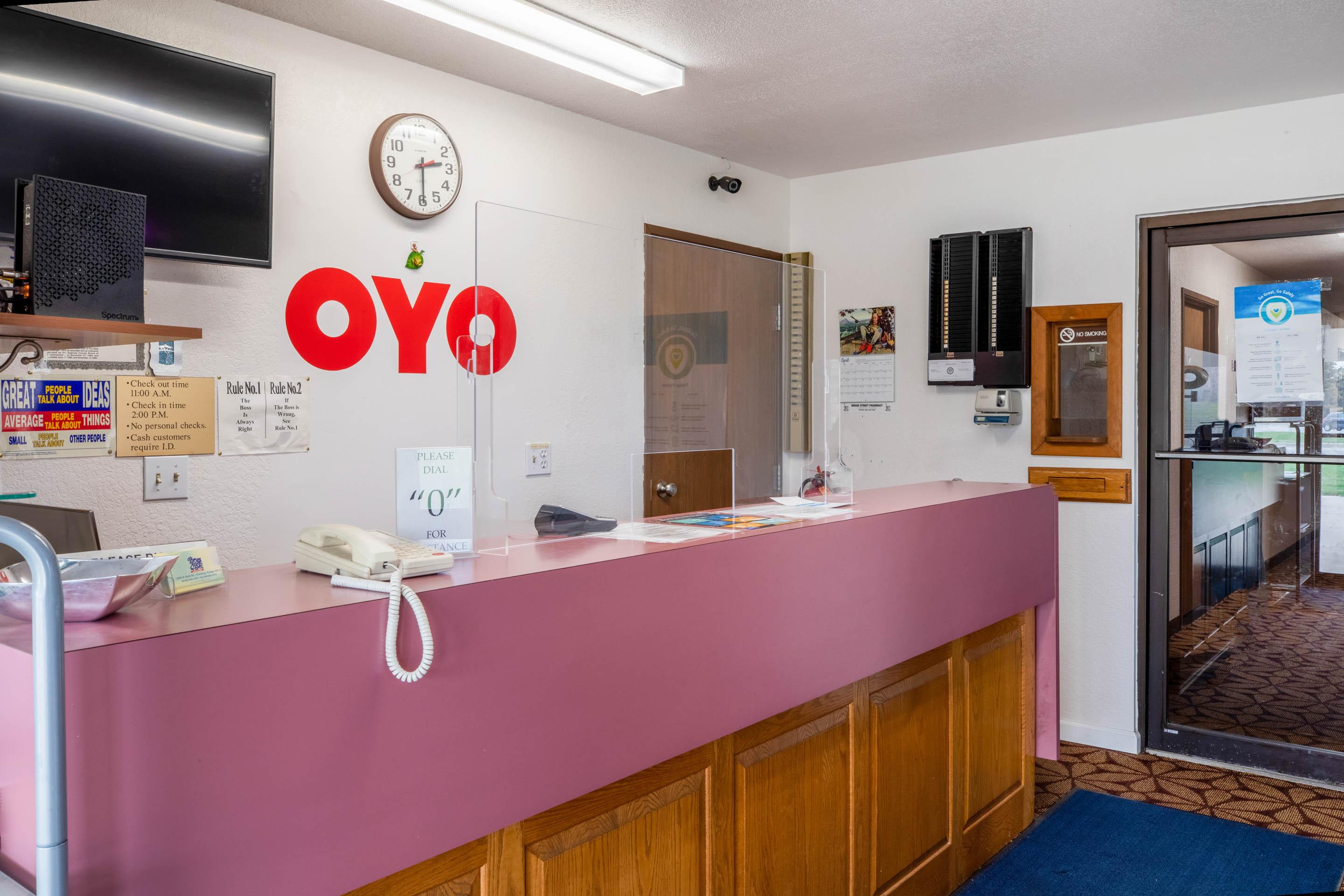 Oyo Hotel Chesaning Route 52 & Hwy 57 Bagian luar foto