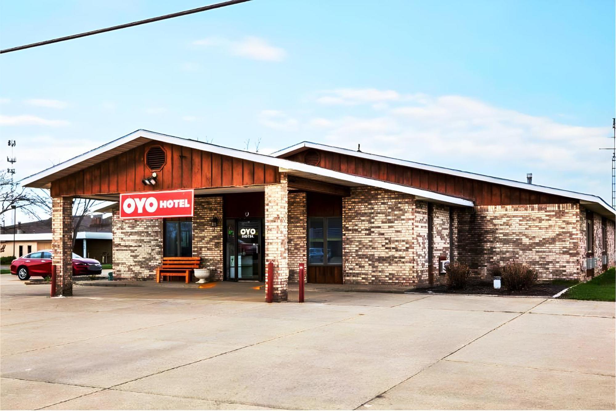 Oyo Hotel Chesaning Route 52 & Hwy 57 Bagian luar foto